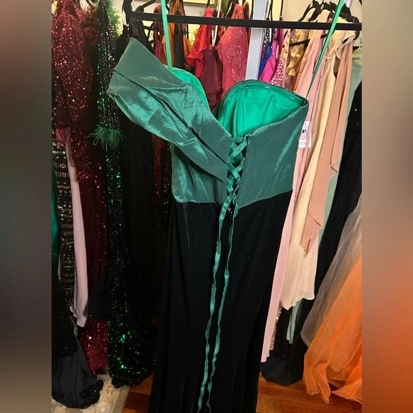 Green and Black Off-Shoulder Dress - Picture 4 of 5